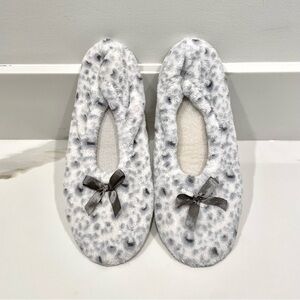 🟢10/$30 NEW Soft Non-Slip Ballet Slippers (size 5-6)